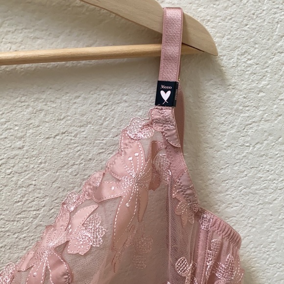 Victoria’s Secret Unlined Floral Embroider… - Picture 7 of 8